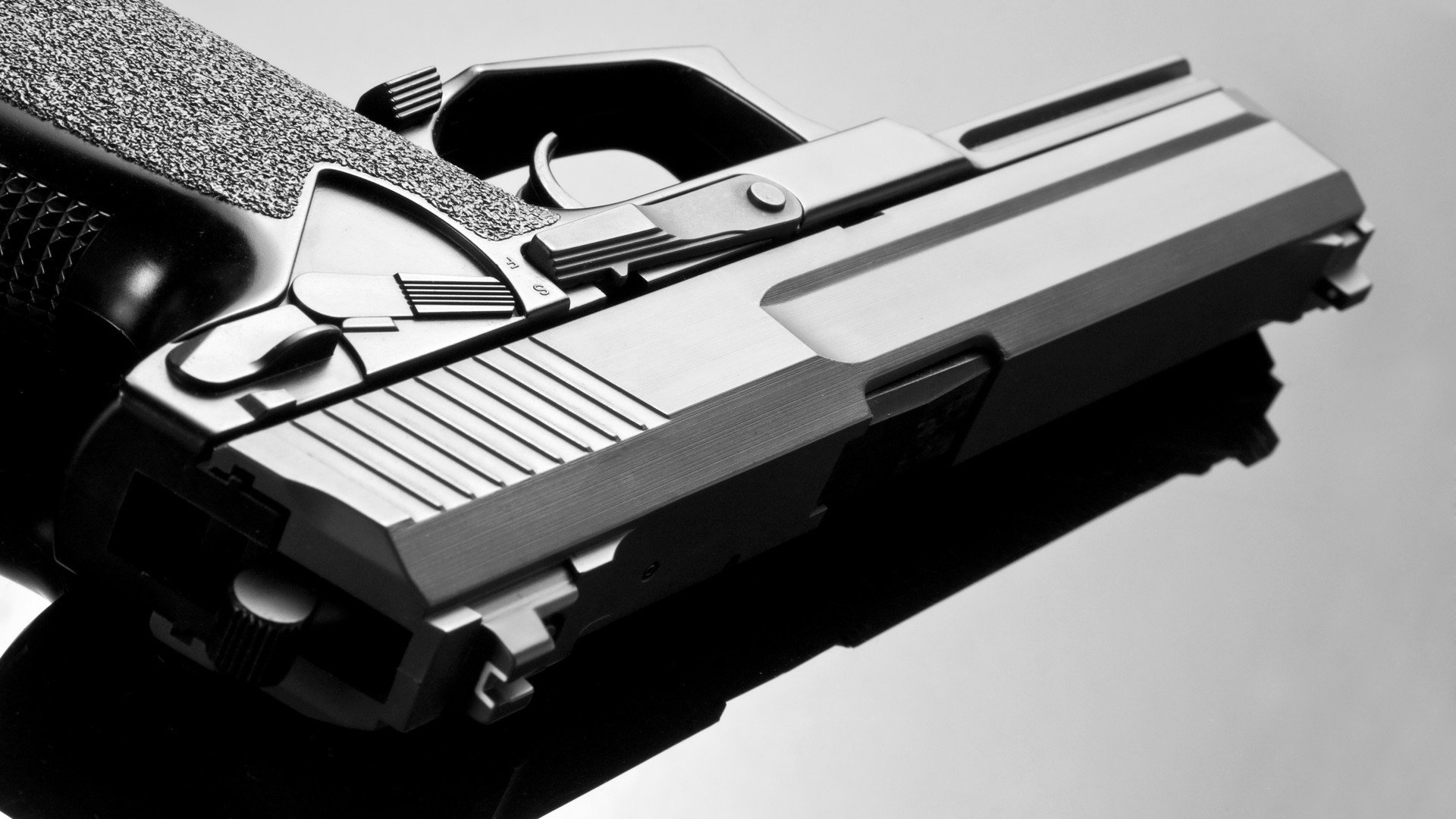 赛道即战场，霍勒迪如何在窒息之夜加冕大场面先生